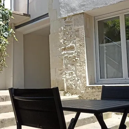 アパート Forges 1